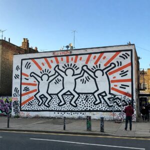 Keith Haring Art: Radiant Babies and the Energetic Lines of a Pop Art Icon 4 a contemporary street art mural influenced by Keith Haring